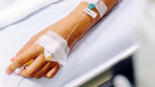 Os riscos da moda de injetar vitaminas diretamente nas veias