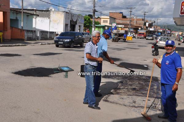 DER realiza operação 'Tapa-Buracos' no perimetro urbano de União dos Palmares da AL-205