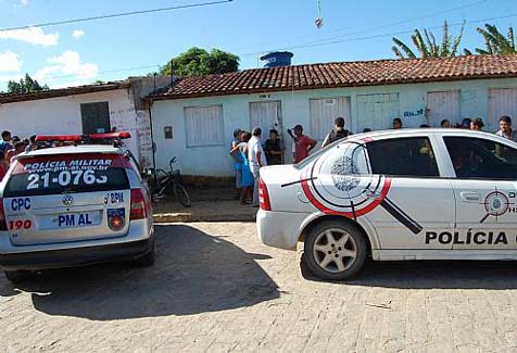 Irmãos são mortos a pauladas dentro de residência
