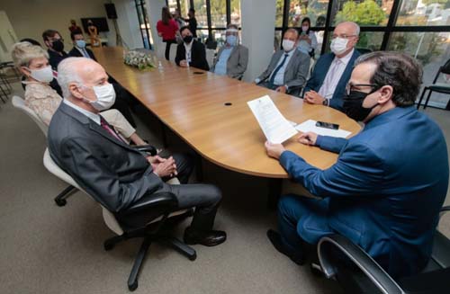 Governador em exercício assina decreto que isenta ICMS de itens de proteção doados ao TRE