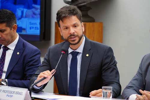 Deputados e senadores criam comissão para tratar crise da pandemia na educação e preencher espaço deixado pelo MEC