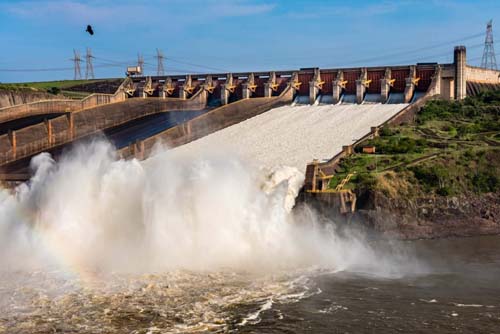Temporal no Paraná atinge 19 municípios e provoca desligamento em turbinas de Itaipu
