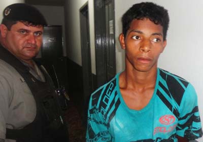 Assaltante de banco é preso após tentar roubar moto