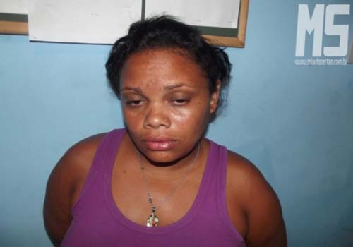 Mulher é presa tentando entregar pão recheado com drogas em delegacia 