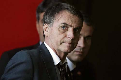 Por inflamação, médicos do Albert Einstein adiam cirurgia de Bolsonaro