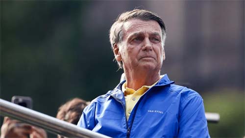 Ex-presidente Bolsonaro recebe alta hospitalar após tratamento por anemia e pneumonia residual