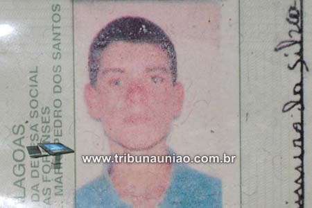 Durante briga com os cunhados, auxiliar de serviços gerais se fere com a própria faca