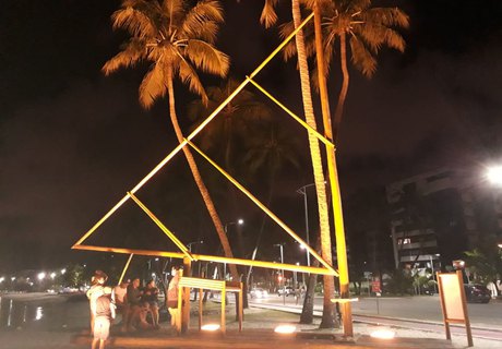 Setembro Amarelo: Jangada Independência recebe iluminação especial