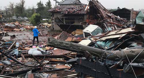 Um dos maiores tufões das últimas décadas atinge Japão