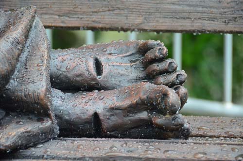 Rio ganha estátua de 'Jesus sem-teto' no Dia Mundial dos Pobres
