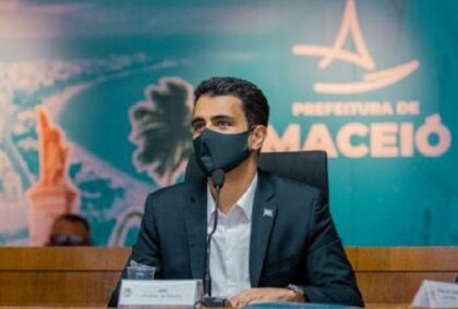 Prefeitura vai investir R$ 76 milhões na recuperação ambiental do Riacho Salgadinho, destaca JHC