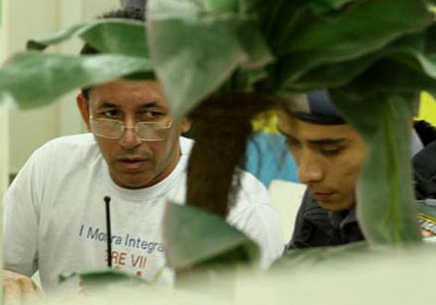 Professor é preso em Manaus após ser flagrado fazendo sexo com adolescente no banheiro de shopping