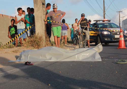 Diarista é atropelado e tem cabeça esmagada por caminhão