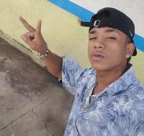 Jovem é encontrado morto com marcas de violência em terreno baldio