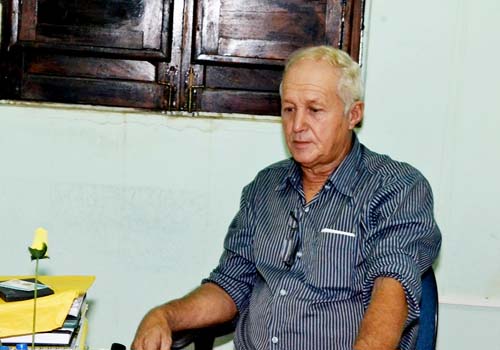 Prefeito anuncia demissão da metade dos servidores da saúde