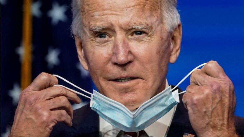 Por que Biden quer que os americanos usem máscaras por 100 dias