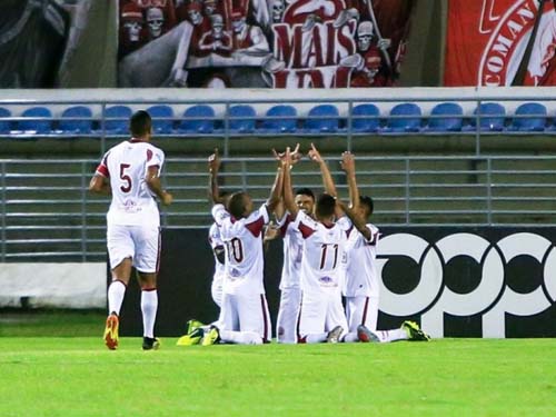 CRB joga mal, perde para o Náutico e conhece sua 1ª derrota no Nordestão: 2x1