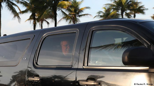 Bolsonaro reúne-se com assessor de Trump