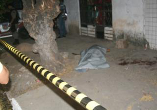 Vendedor leva carro para o conserto e é executado na frente da oficina