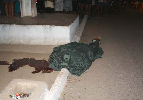 Bandidos matam garçom e deixam menor ferido no Benedito Bentes II