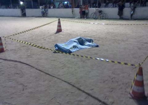 Comerciante de 19 anos é executado durante partida de futebol