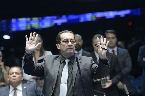 Gilmar Mendes pede providências após Kajuru acusá-lo de vender sentenças