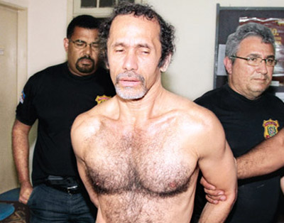 Homem mata duas jovens e escreve livro datalhando crime