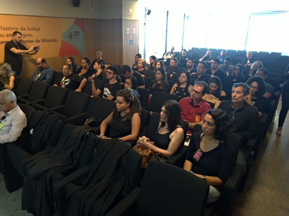 Após audiência no TRT, jornalistas alagoanos anunciam greve para a próxima terça (25)