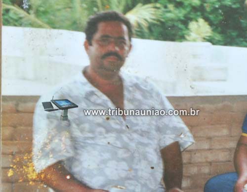 Cavalo colide com motocicleta e mata comerciante em União