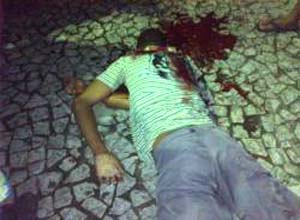 Um homem foi morto e outro baleado em praça de Murici