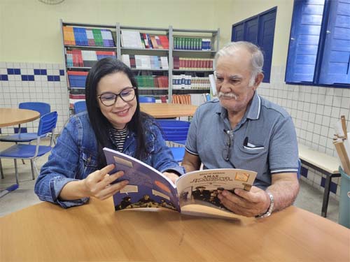 Vem que dá Tempo: Incentivado pela filha, pai realiza sonho de concluir os estudos, aos 73 anos