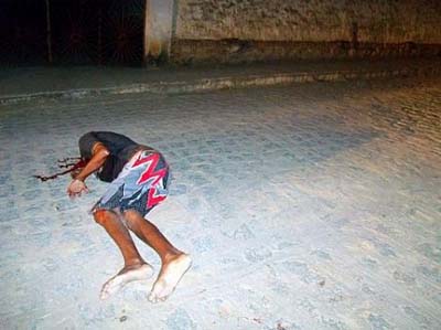 Motoboy é morto com 14 tiros na frente da família