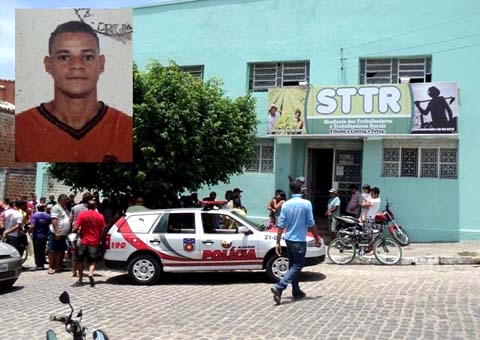 Pedreiro é executado a luz do dia em Santana