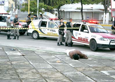 Flanelinha é executado na praia da Avenida 
