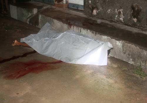 Dupla fere menor na frente de casa e volta para ‘completar serviço’