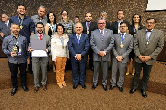 Otávio Praxedes premia magistrados e servidores que se destacaram no Juízo Proativo