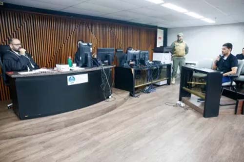 Advogado abandona caso e Júri de ex-PM acusado de estuprar e matar jovem é cancelado