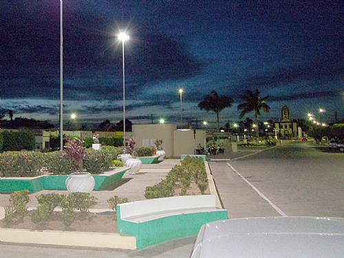 Assaltantes levam cervejas de estabelecimento comercial