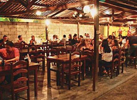 Grupo armado invade restaurante e leva R$ 3 mil