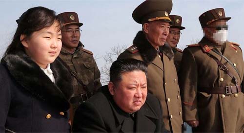 Kim Jong-un supervisiona simulação de 'contra-ataque nuclear' e diz que 'esmagará' invasores