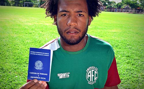 Desempregados da bola tentam driblar a crise de uma quarentena sem futebol