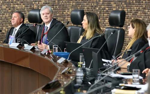 Klever Loureiro destaca conquistas da gestão em última sessão