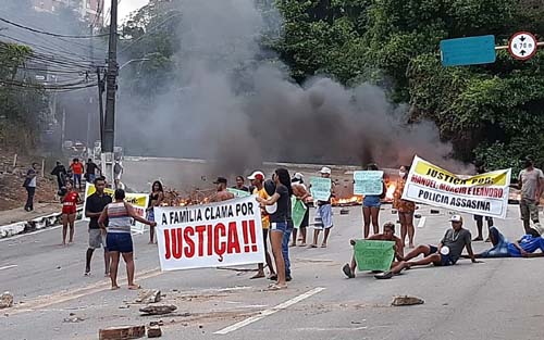 Protesto por ação policial que deixou 3 mortos interdita ladeira Geraldo Melo em Maceió