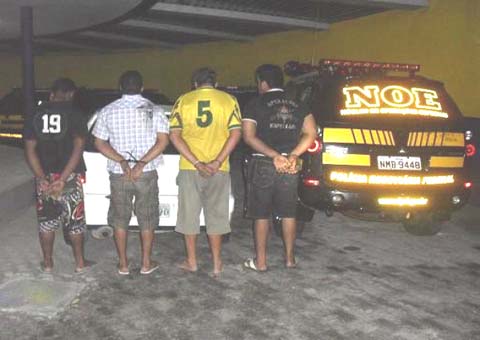 Preso por roubo, bando confessa que estava indo matar desafeto 