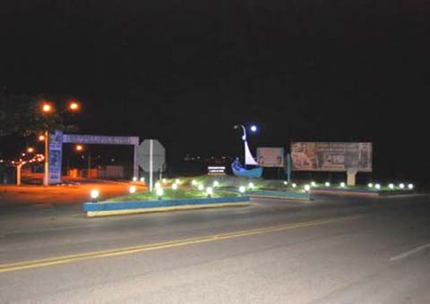 Motorista perde controle, colide e atropela homem na porta de Unidade de Saúde