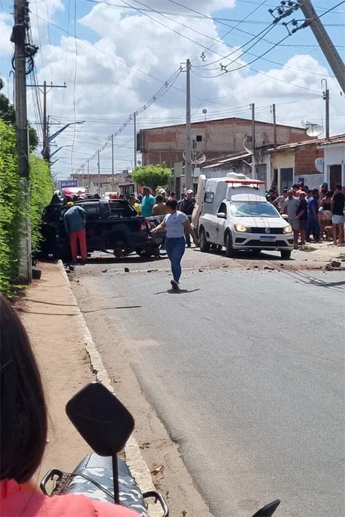 Perseguição policial termina em acidente com três feridos em Lagoa da Canoa
