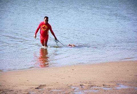 Localizado corpo de adolescente que se afogou na Barra Nova