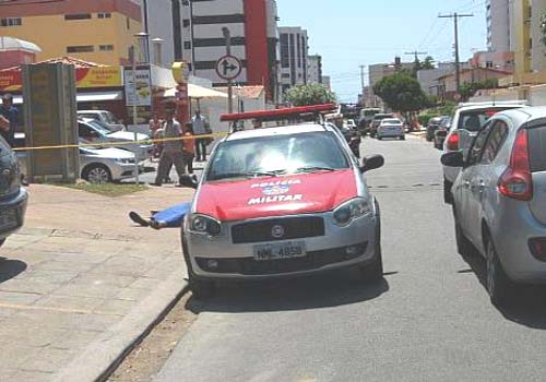 Ladrões executam empresário na frente da mulher diante de laboratório