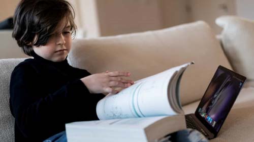 Menino de 11 anos faz licenciatura em Física em nove meses