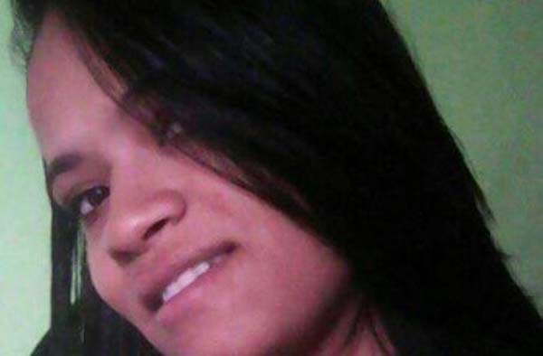 Homem esfaqueia esposa durante bloco pré-carnaval, em Campo Alegre